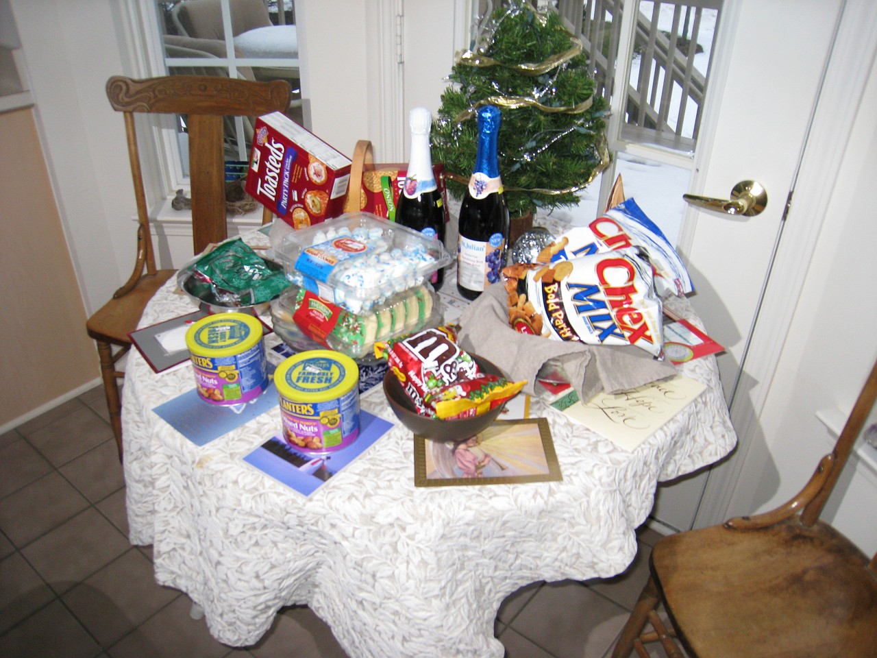 Christmas 2007 Burns Rochester Lights 010.jpg - Christmas 2007! The Misselhorn, Kasdorf and Burns families come together for the celebration! Lots of talk, food, presents, food and visiting.